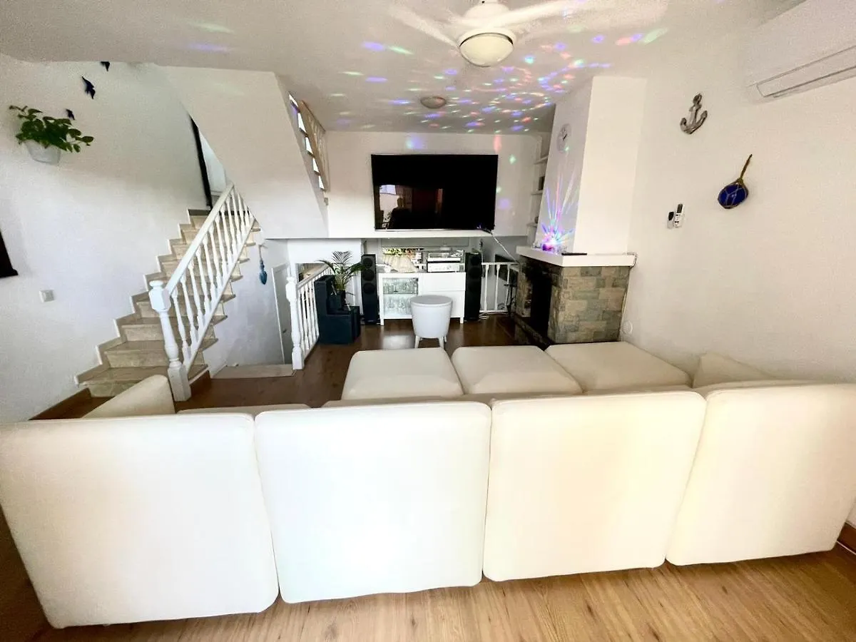 Casa En Masnou Junto A Playa Y Tren Villa